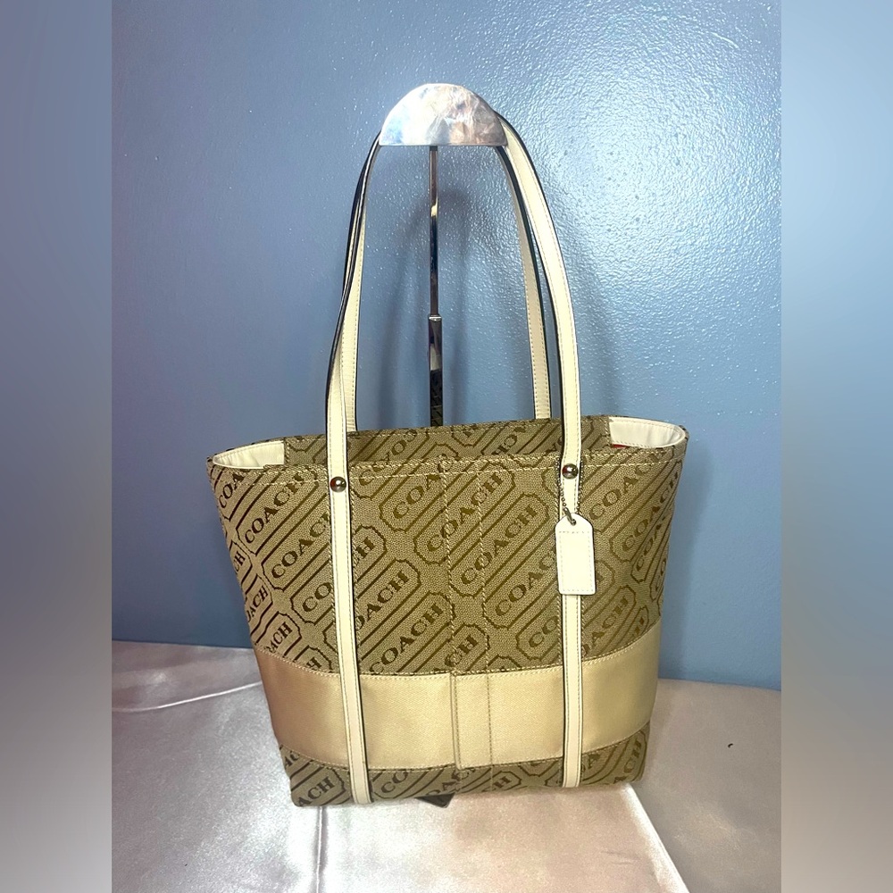 Authentic Coach Purse!!! #0223COA